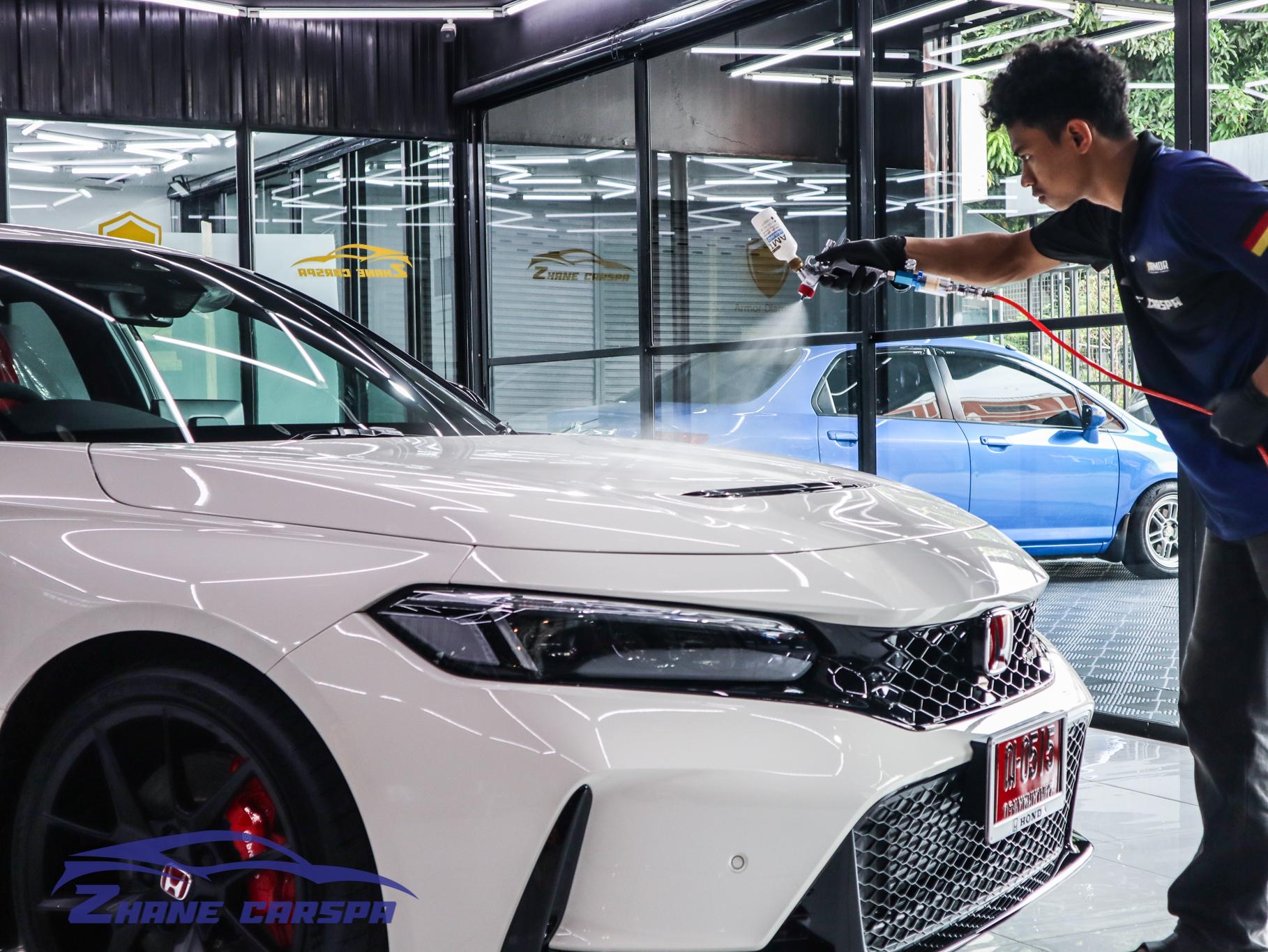 การพ่นเคลือบเซรามิกส่วนหน้ารถให้เงาลึก