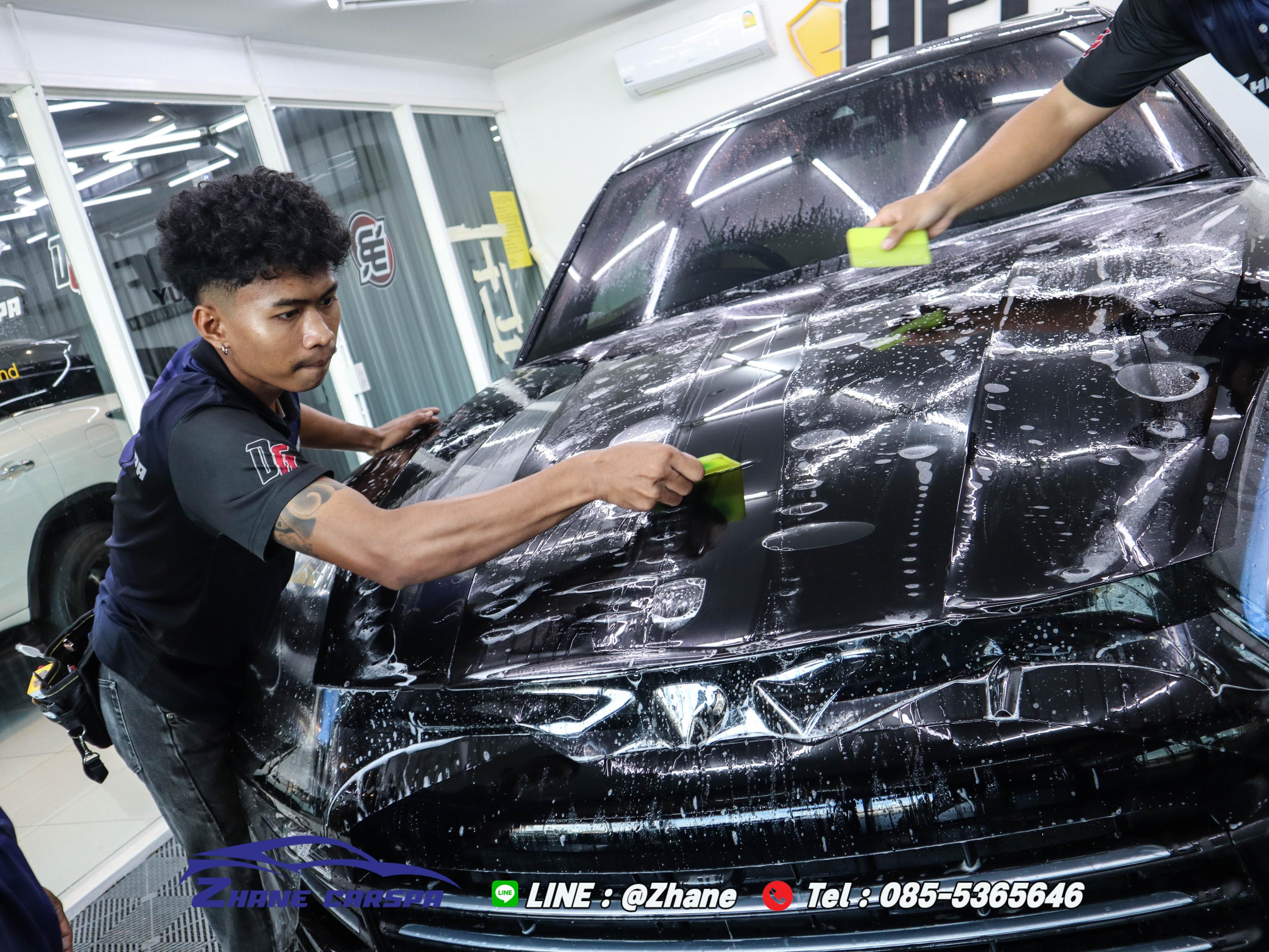 การติดตั้งฟิล์มใสกันรอยที่ฝากระโปรงรถ Porsche