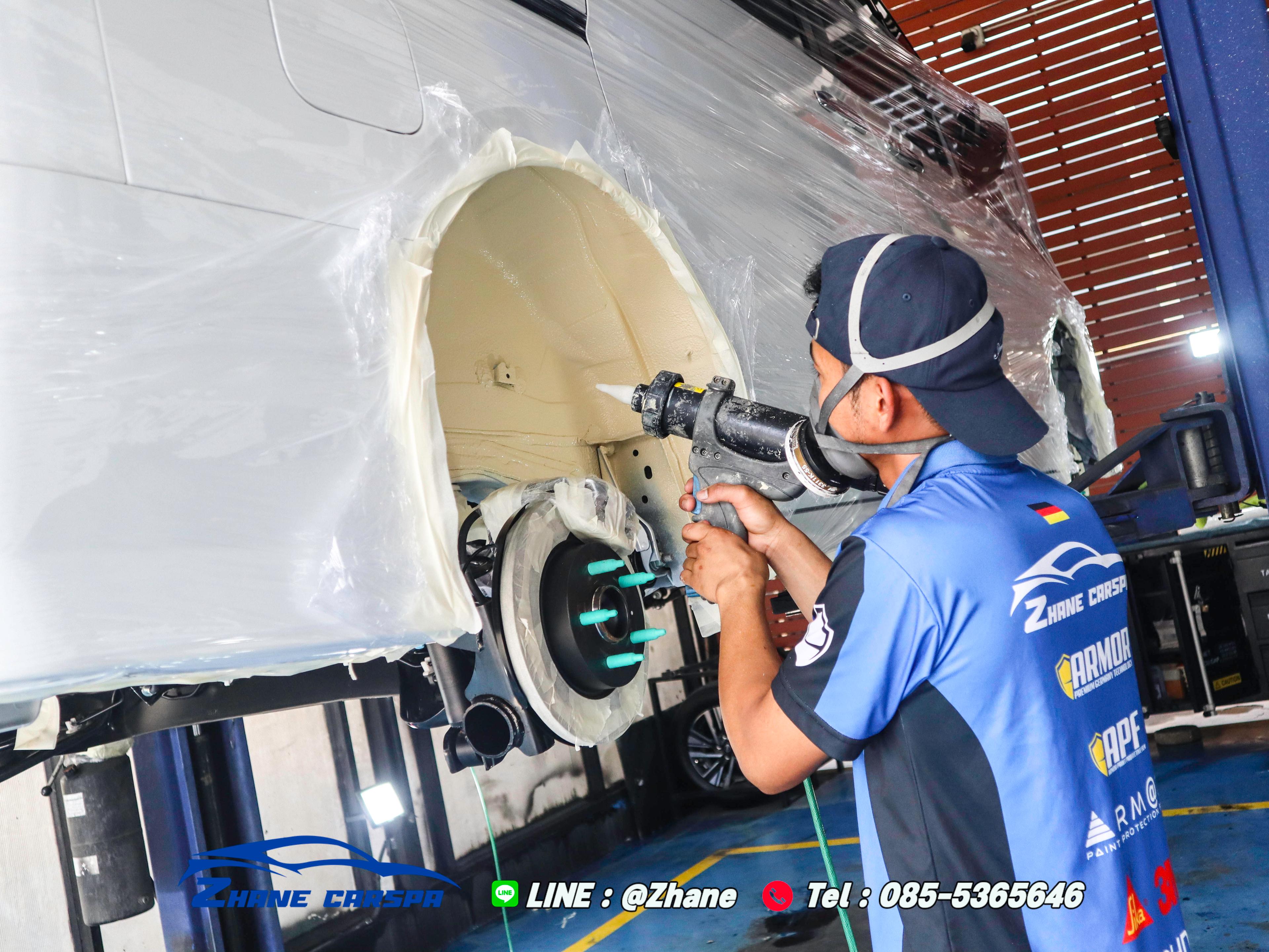 การใช้พลาสติกคลุมระบบเบรกและเซนเซอร์อย่างละเอียด3